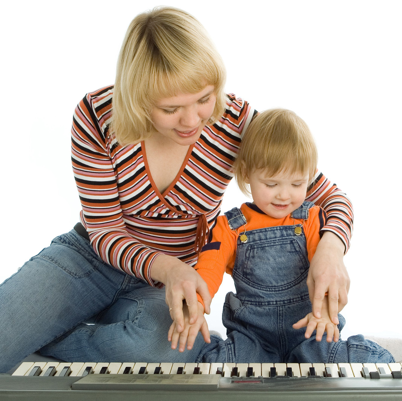 音楽のレッスンをする親子